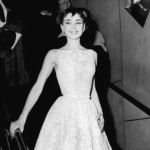 elle-01-hall-of-fame-Audrey-Hepburn-Givenchy-Oscars-1954-xln-lgn-1